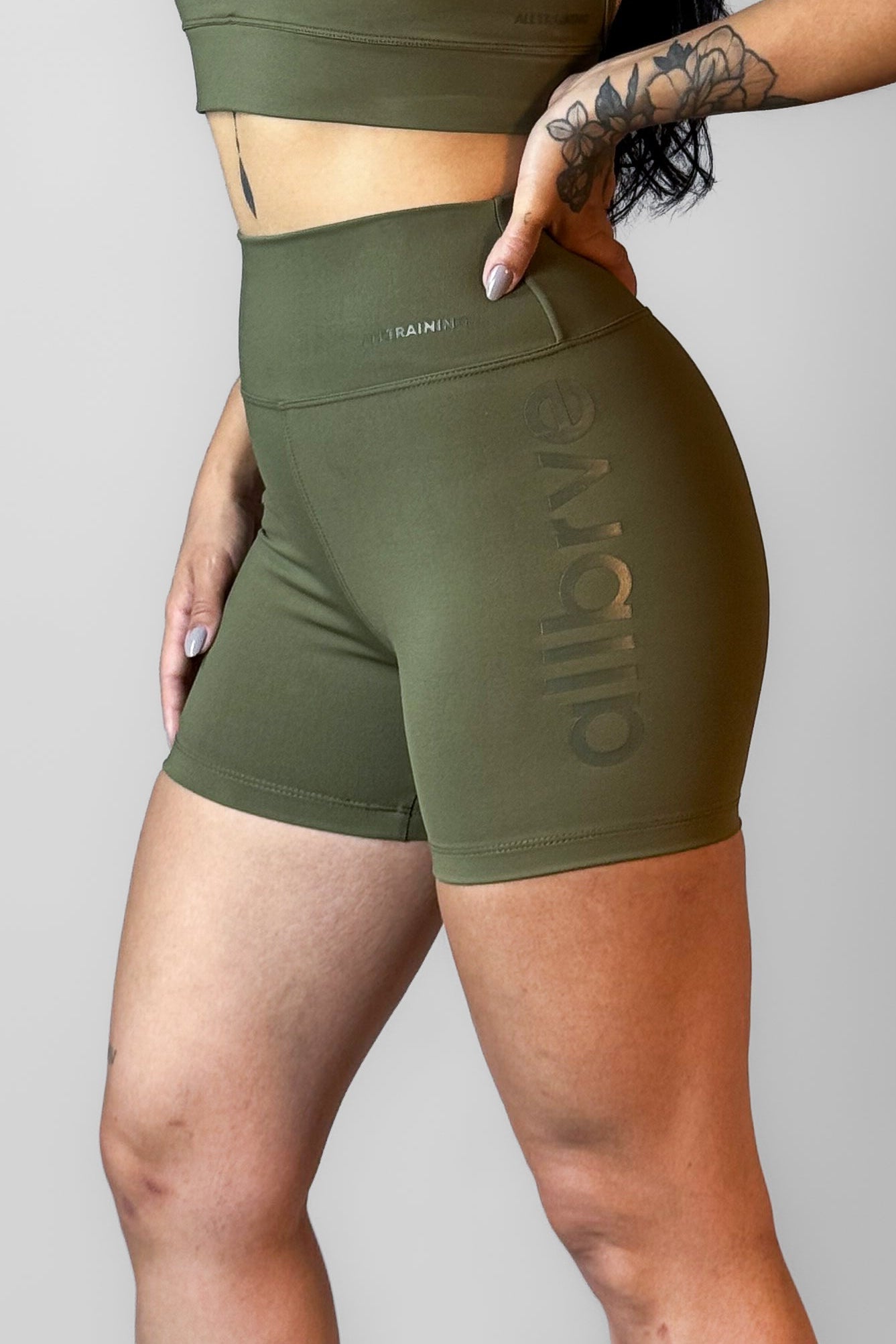 Shorts Feminino Alltraining Essential Verde Oliva