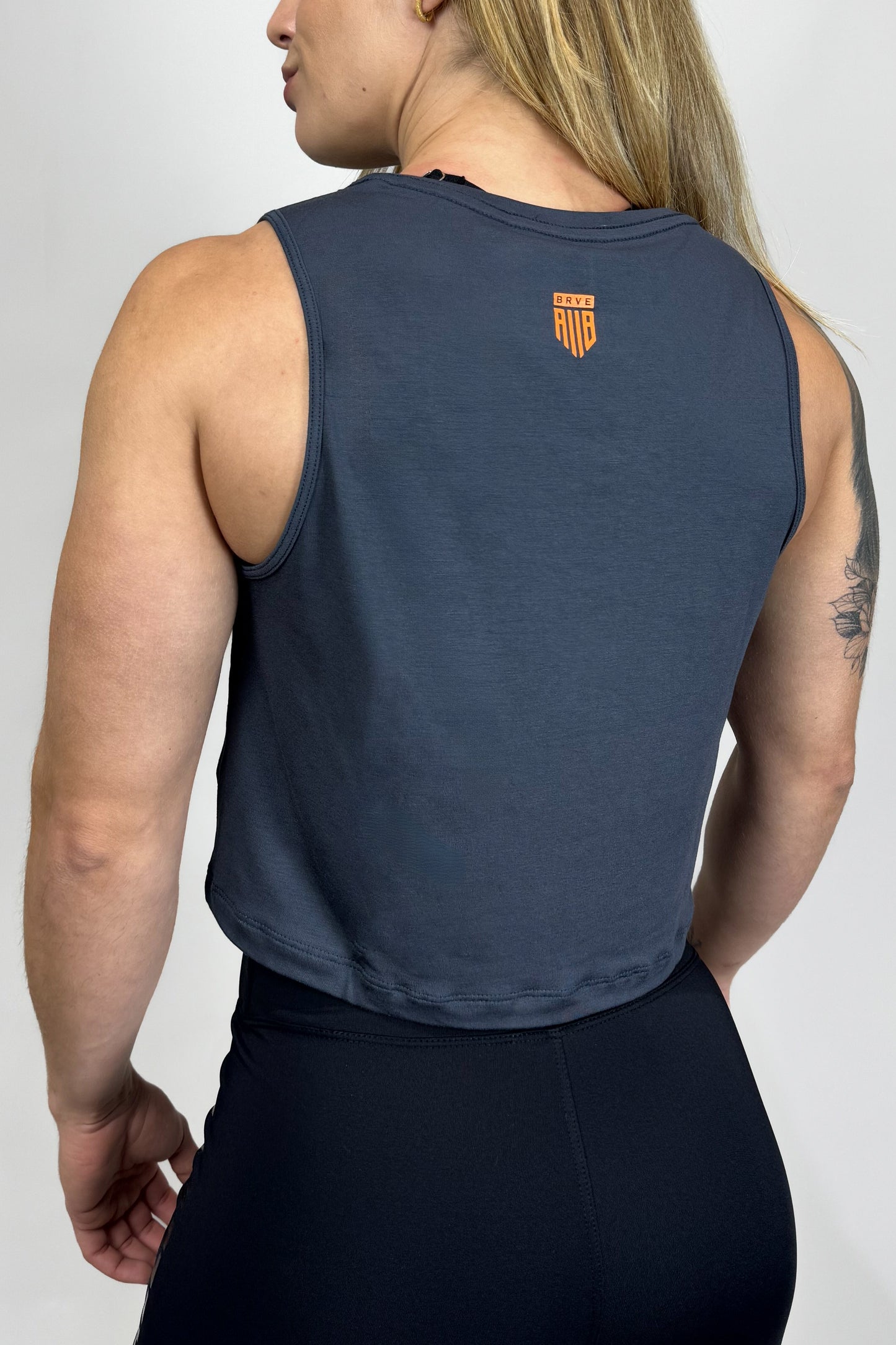 Regata Cropped Training Cinza Urban Laranja
